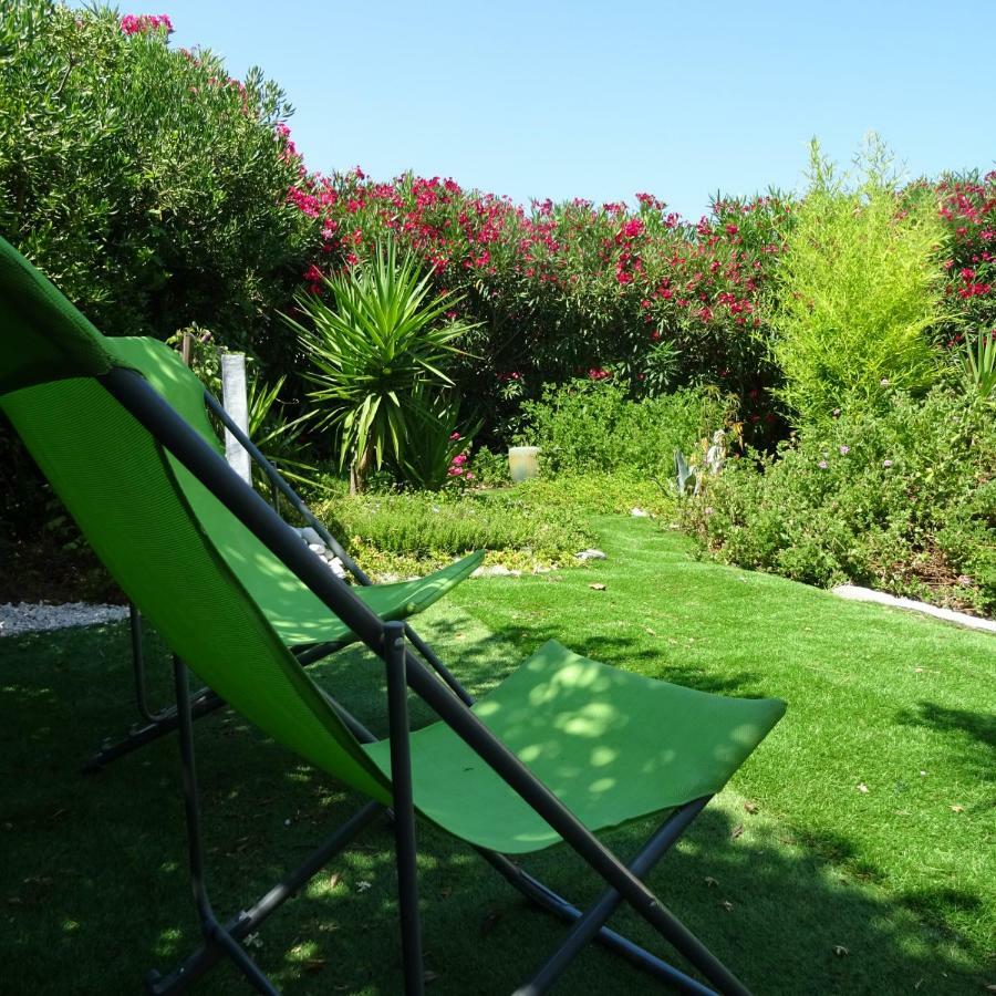2 Pieces Independant Avec Son Jardinet Prive Hotel Borgo  Bagian luar foto